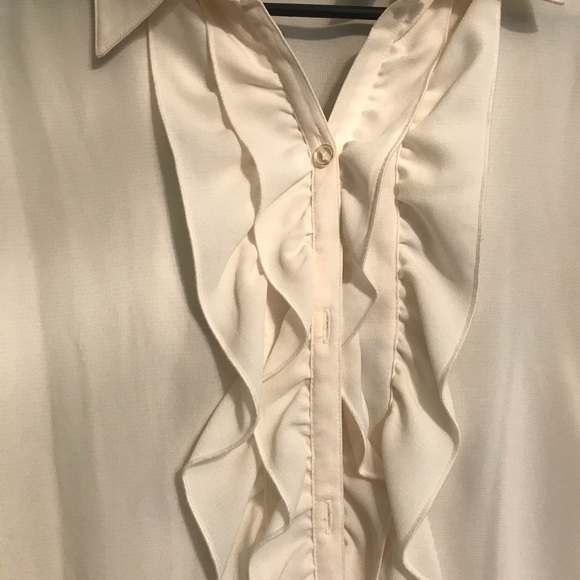 Liz Claiborne Cream Blouse. Ruffles. Large - Picture 4 of 5